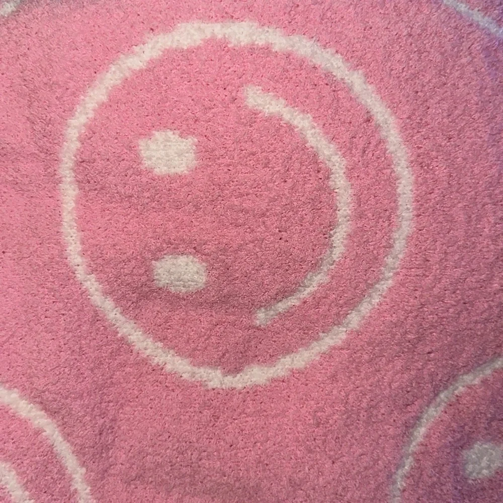 Cozy Cottage Pink Smiley Face Knitted Throw